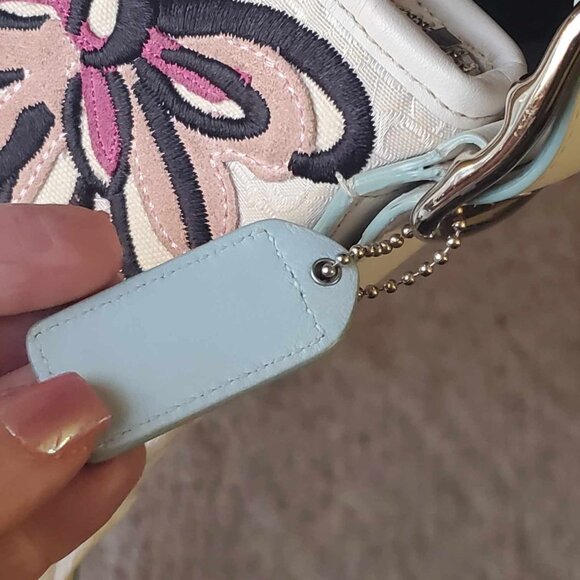 COACH WHITE SIGNATURE FLORAL BEE DUFFLE CROSSBODY - Picture 7 of 17